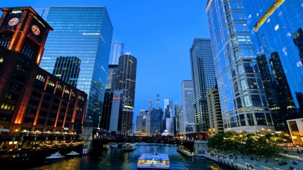 Chicago Magnificent Mile Scavenger Hunt Walking Tour - Image 6