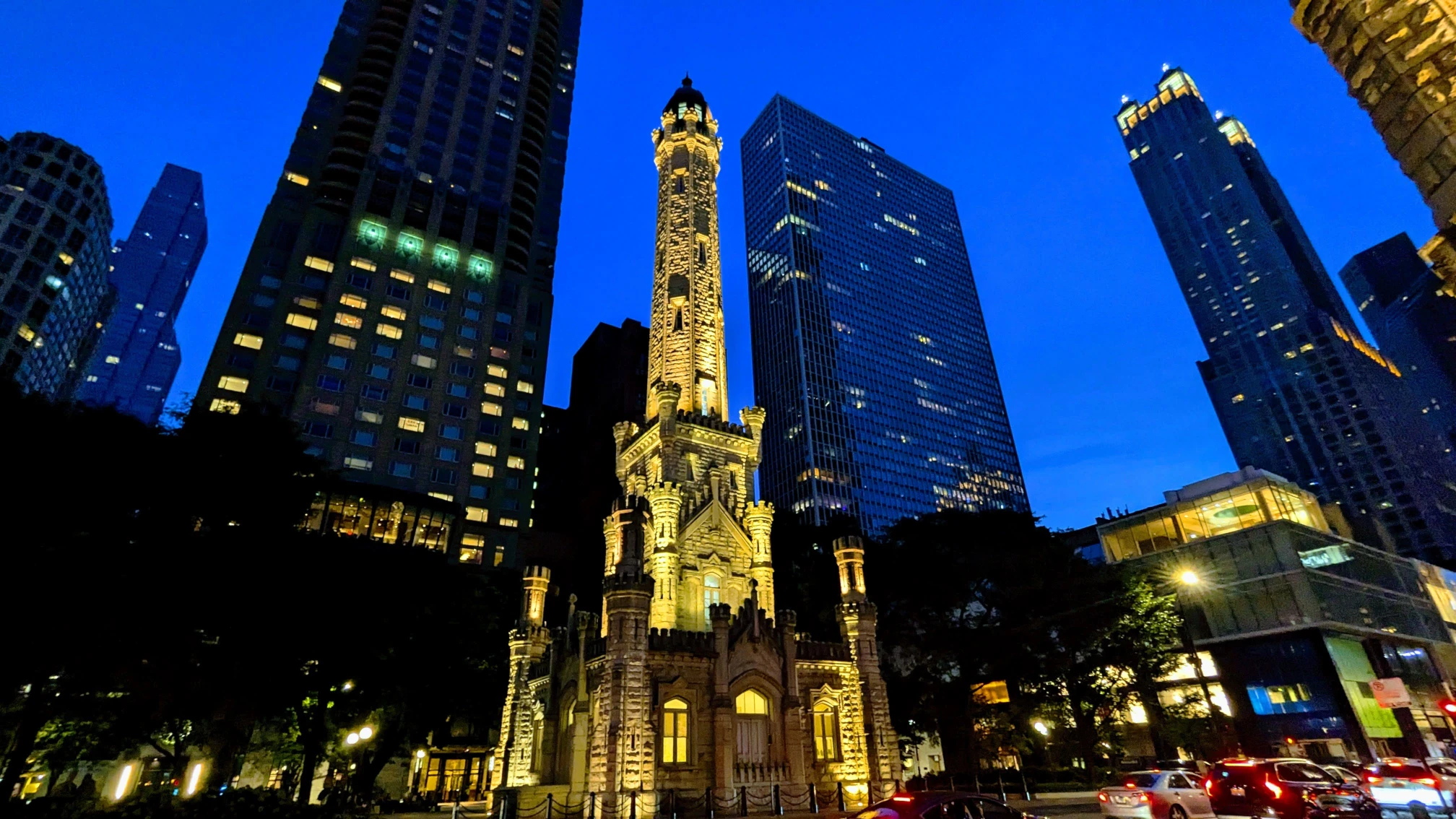 Chicago Magnificent Mile Scavenger Hunt Walking Tour