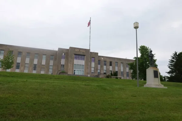 Pontiac Michigan City Hall.jfif in Pontiac Scavenger Hunt, MI