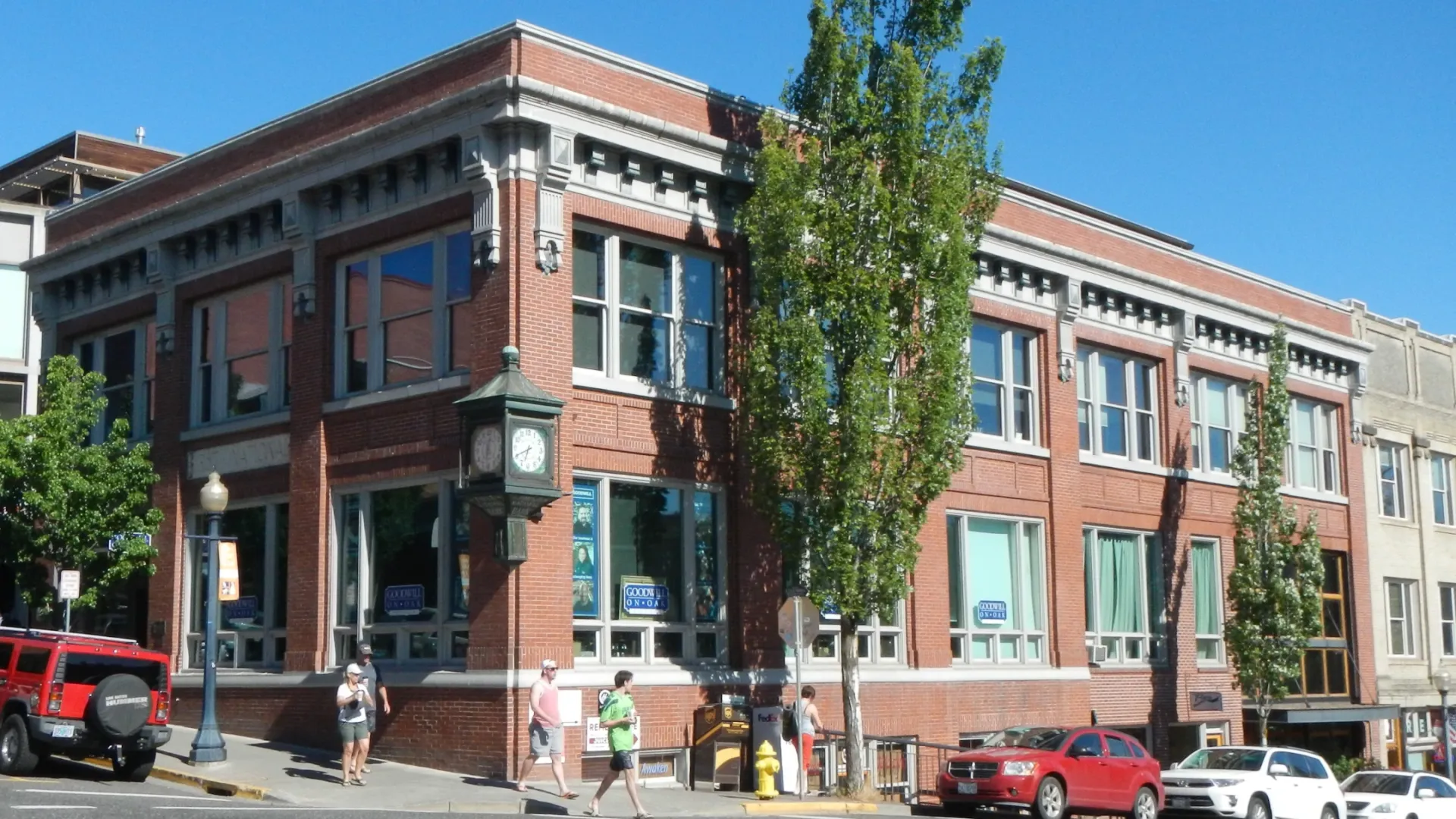 Hood River Oregon First National Bank Building.webp in Hood River Scavenger Hunt