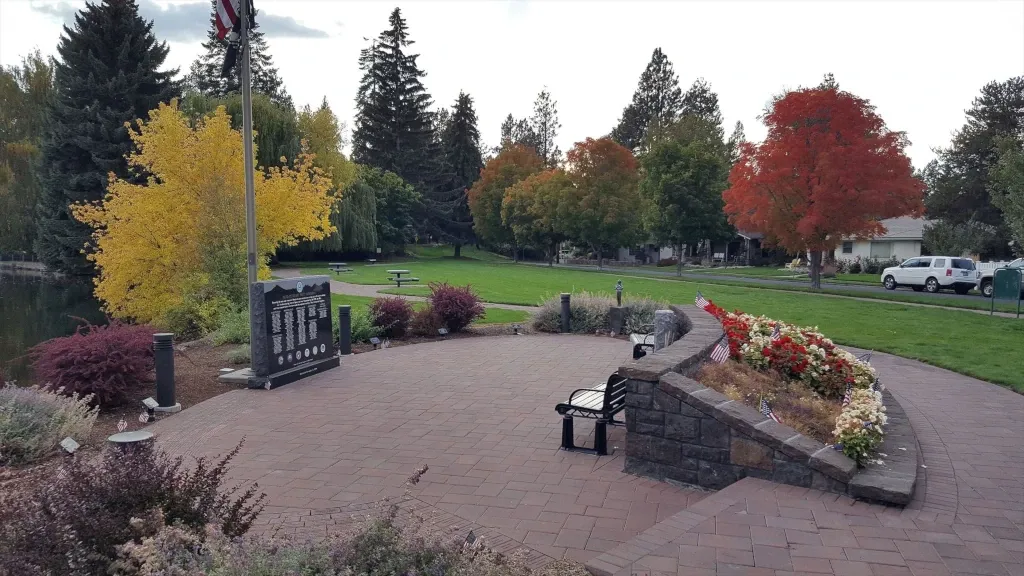 Bend Veterans Peace Memorial.webp in Bend Scavenger Hunt