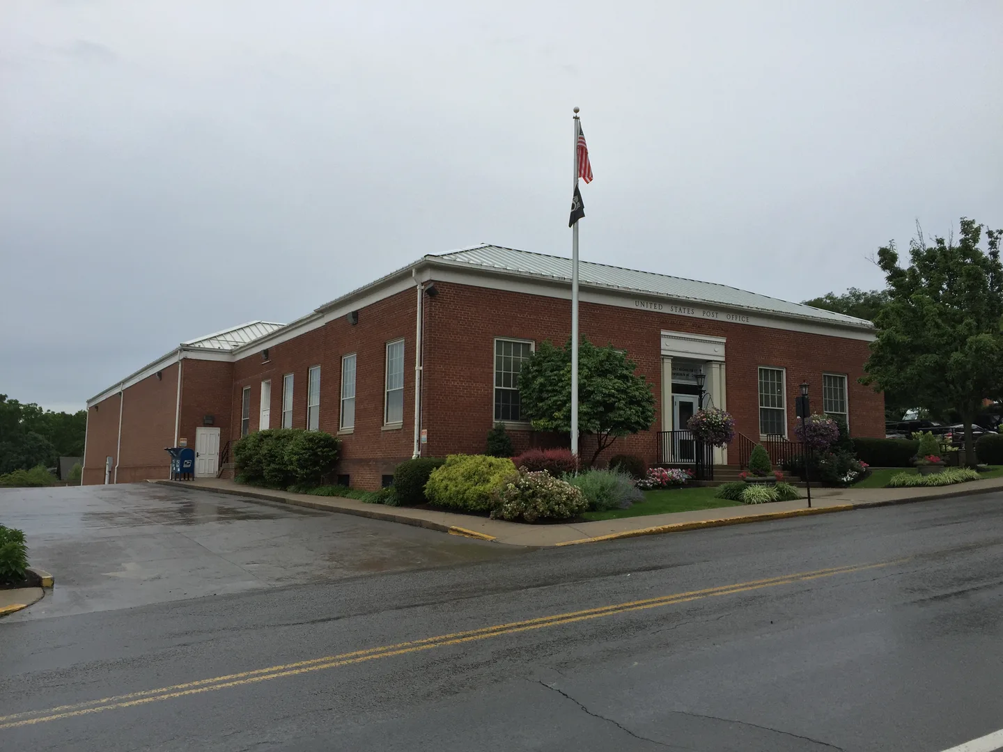 Lewisburg, West Virginia post office 2016.jpg in Lewisburg West Virginia Scavenger Hunt, WV