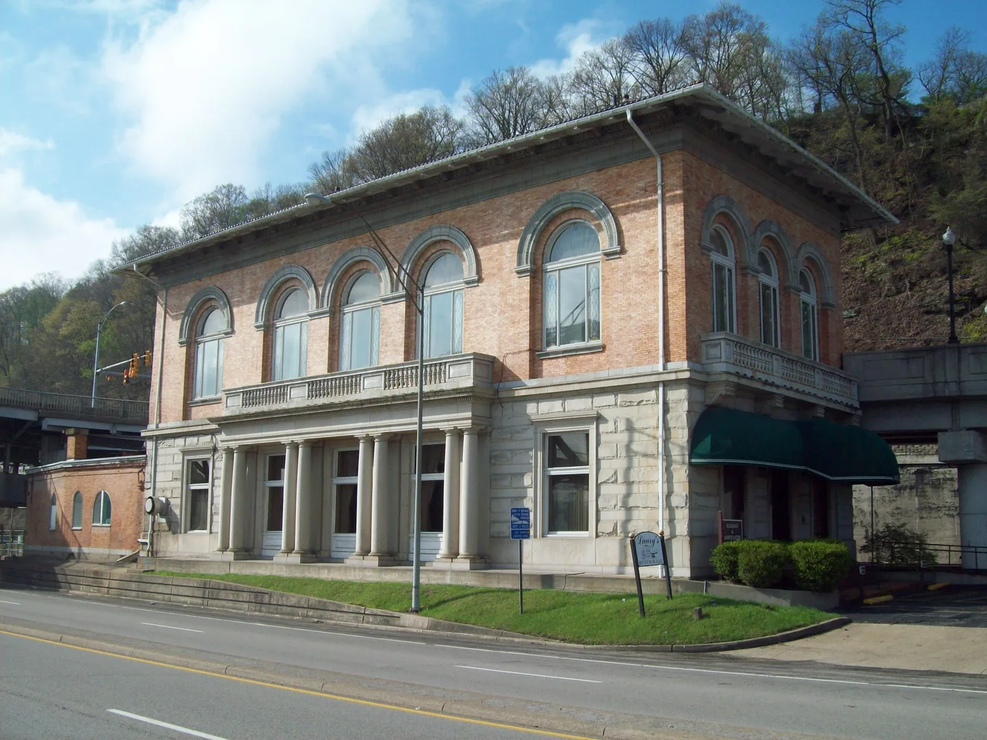 Charleston Amtrak Station Apr 09.jpg in Charleston West Virginia Scavenger Hunt, WV